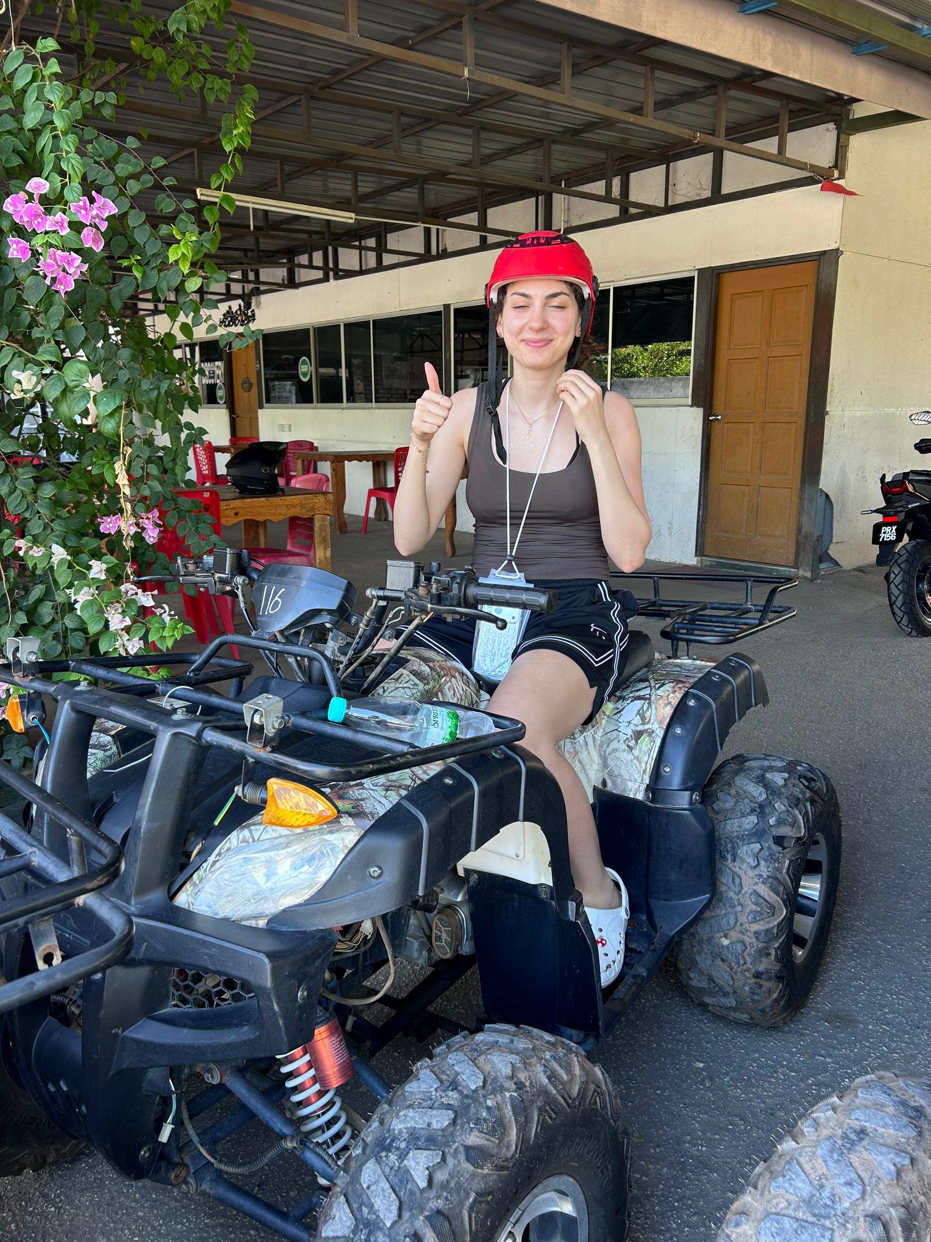 Customer testimony screenshot from WhatsApp