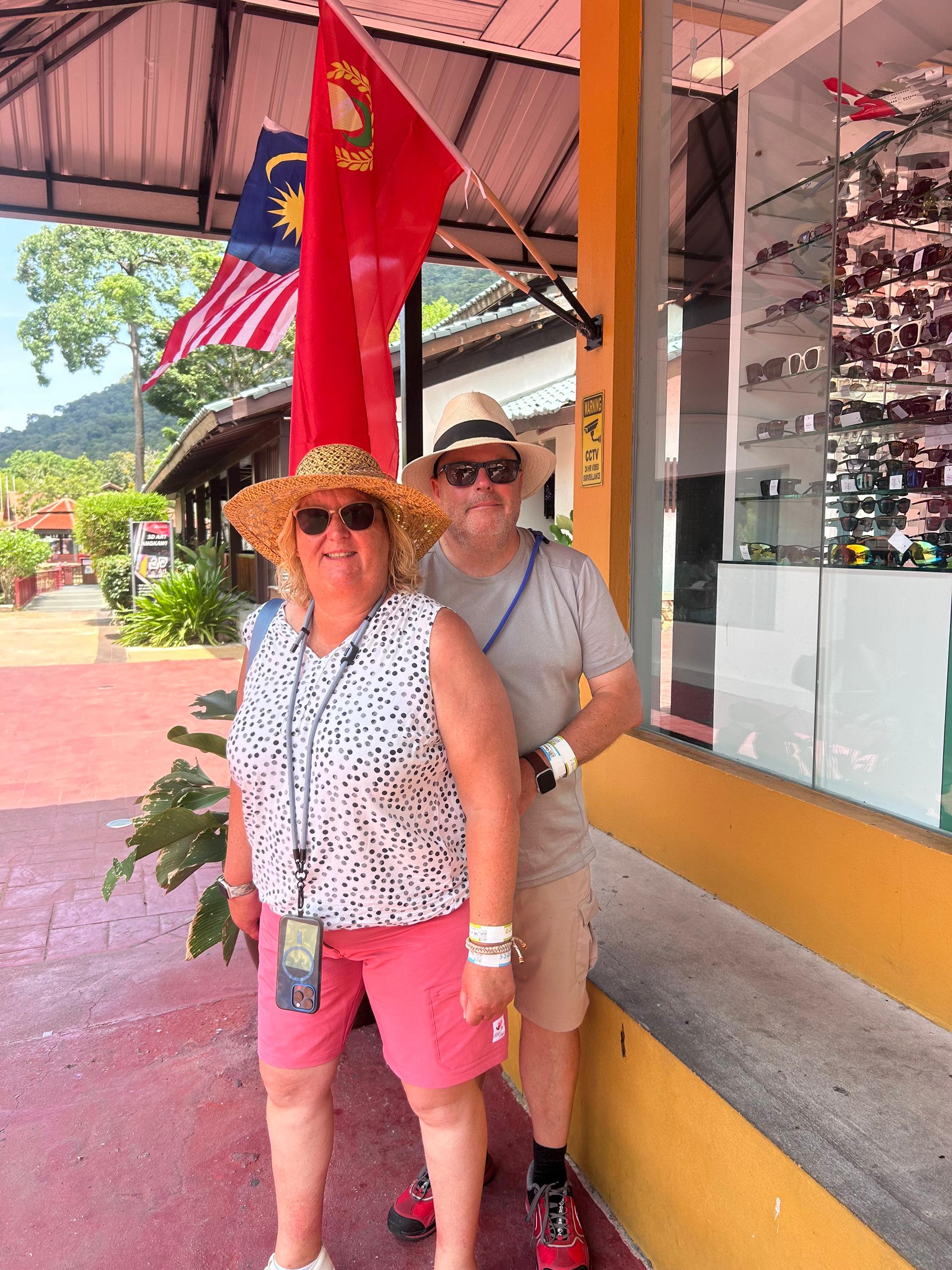 Customer testimony screenshot from WhatsApp