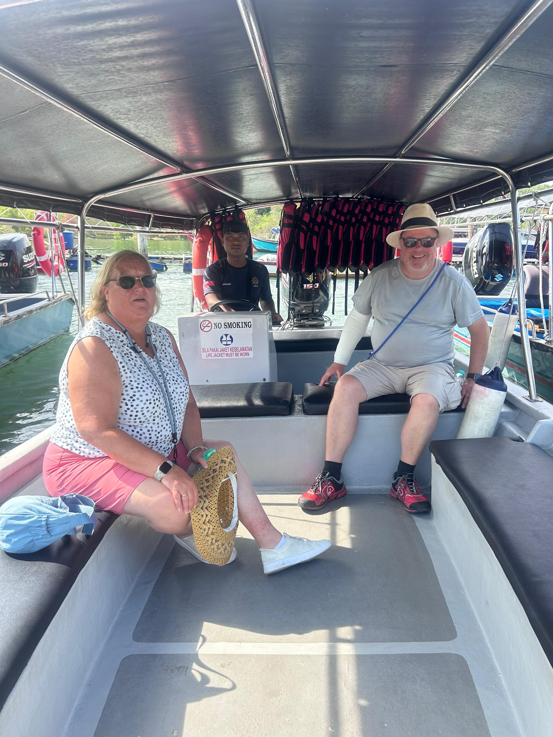 Customer testimony screenshot from WhatsApp